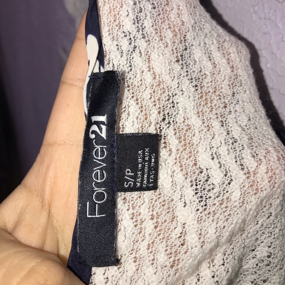 F21 Top ! - Picture 4 of 4